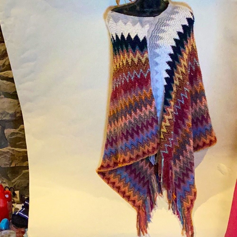 PERMANET BRAND BOHO KNIT ZIGZAG FRINGE PONCHO OSFM